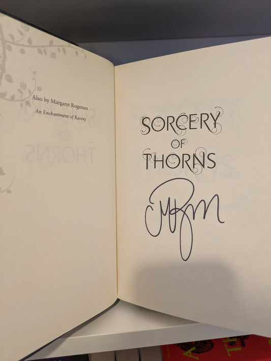 Sorcery of Thorns; Margaret Rogerson (Fairyloot special edition)