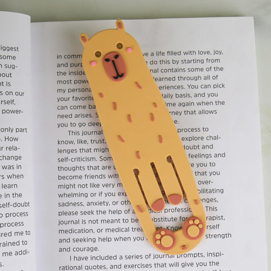 Capybara Reading Light | Perfect Gift for Book Addicts
